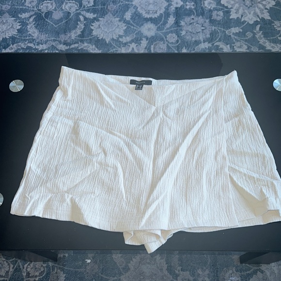 Forever 21 Skirt-short - stylish and buisnesss casual and summer seasons coming - Picture 3 of 4